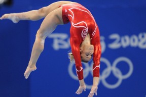 开云体育世界杯-利拉德时刻，当0.9秒成为永恒，雄鹿的救赎由他书写