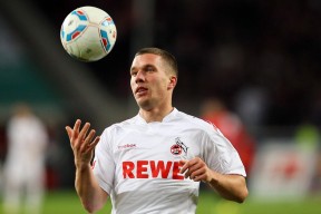 开云体育入口-老鹰的利爪与戈壁的风，当恩比德在新疆队主场投出那记绝杀