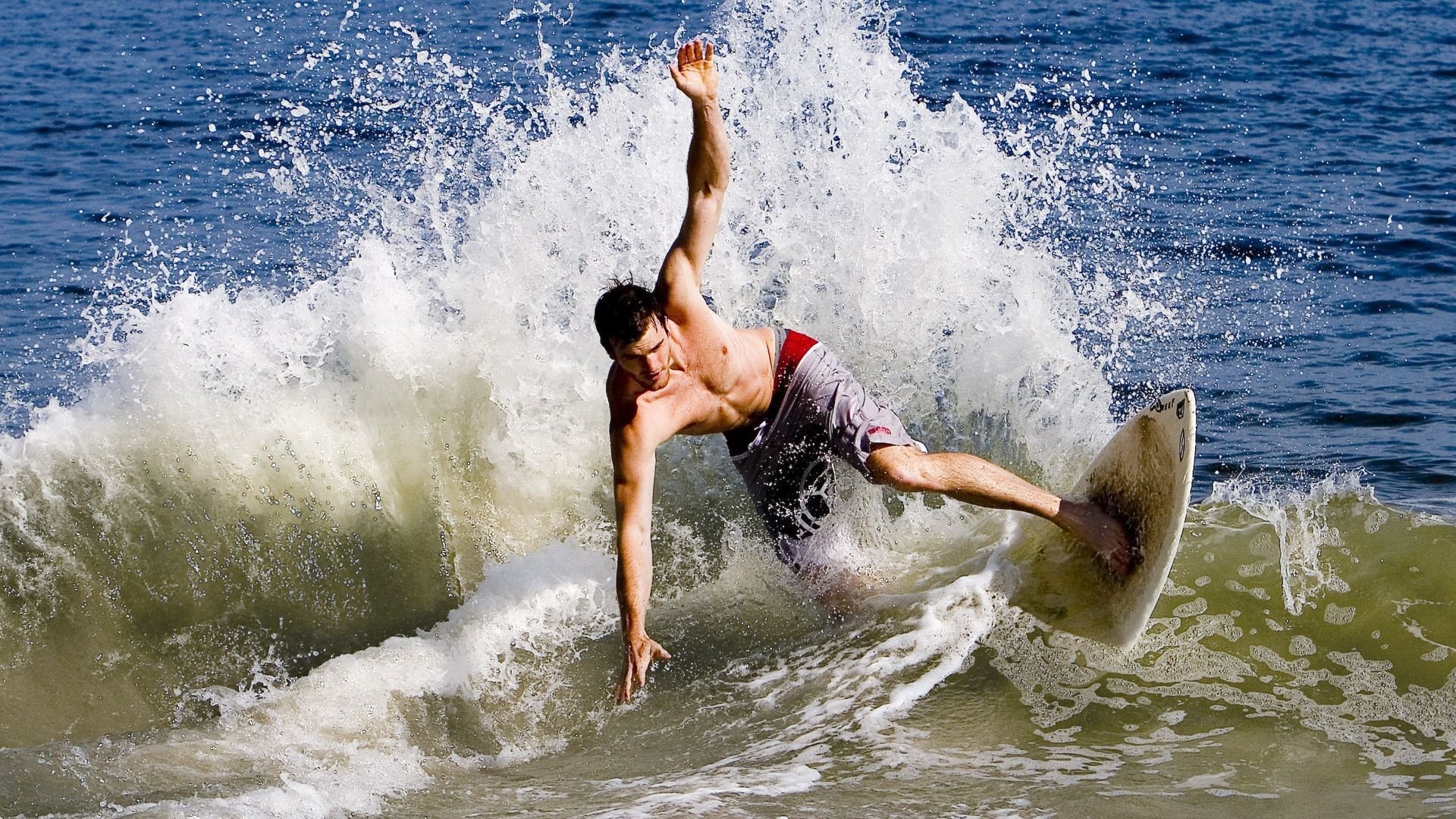 勇士稳稳拿下上海队,拉文成为关键先生