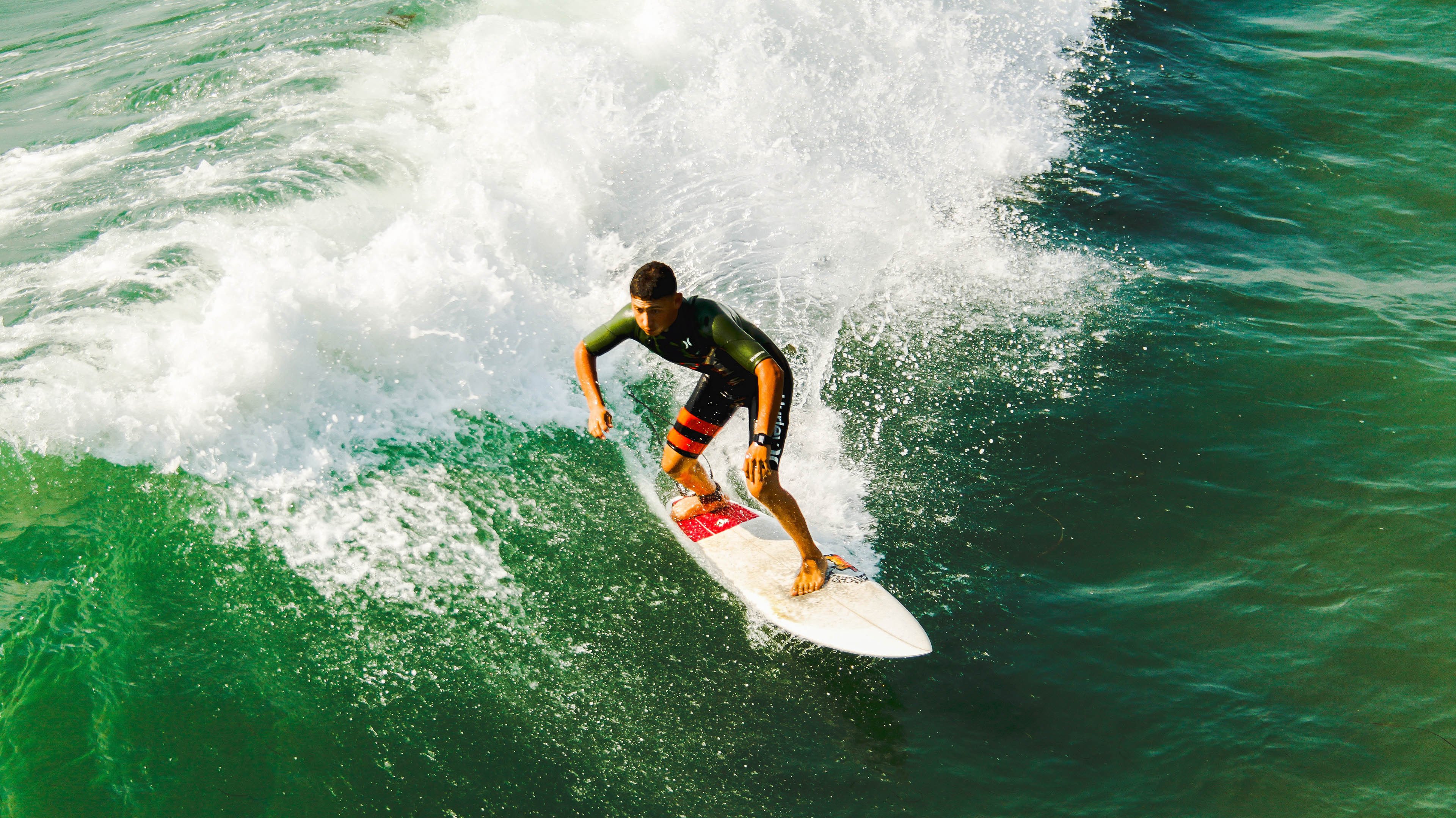 马刺横扫辽宁队，伦纳德成为关键先生