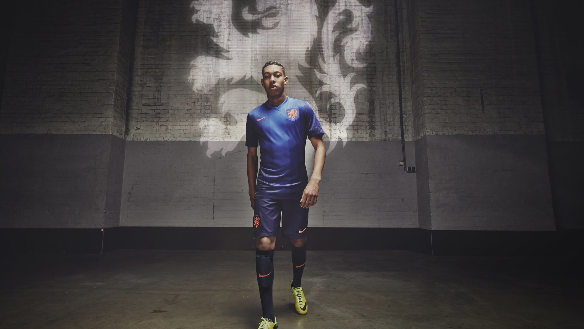 马刺横扫辽宁队，伦纳德成为关键先生