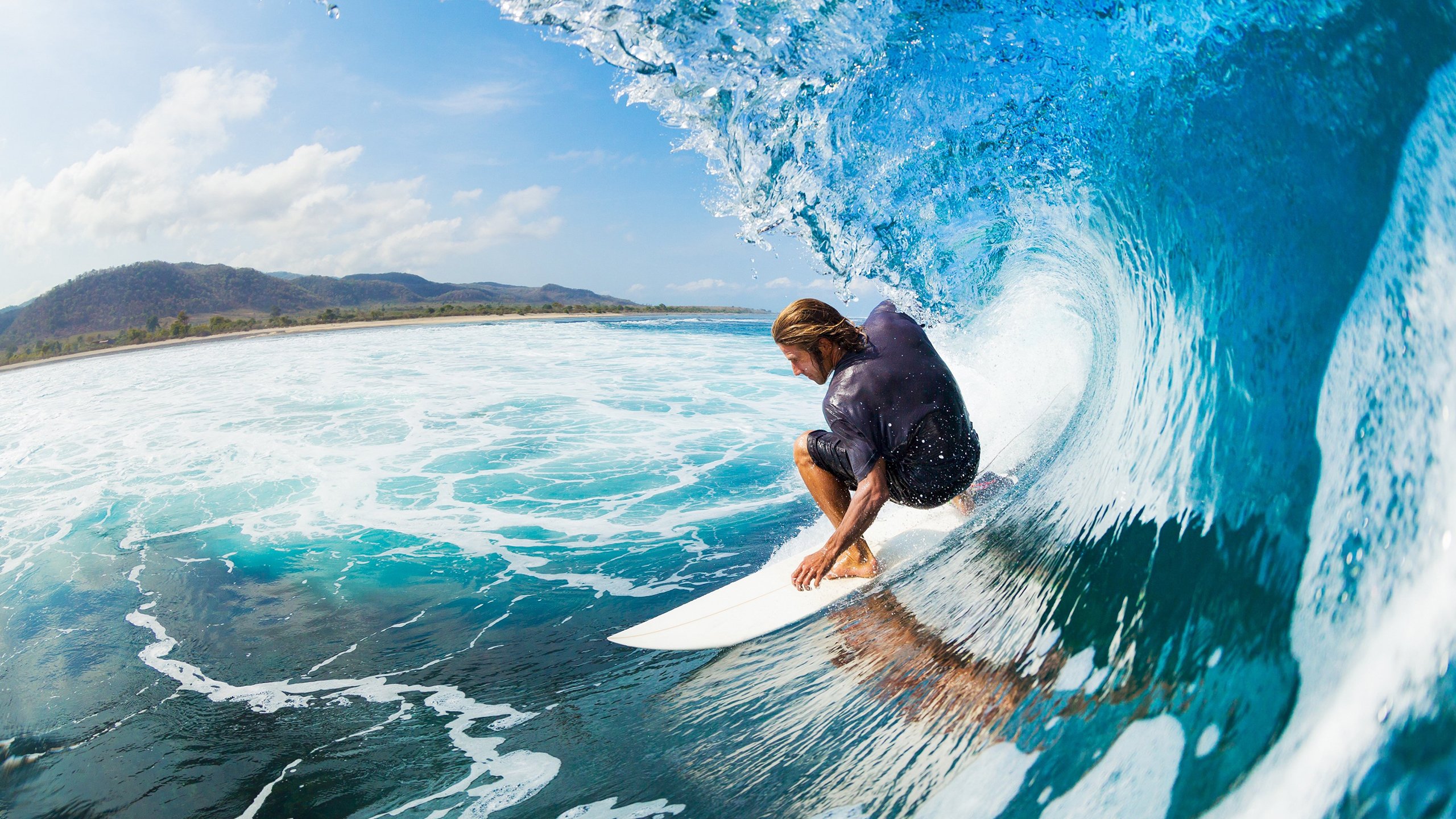 德甲争冠战之夜，恩比德在NBA焦点战证明自己，跨界竞技场上的王者共鸣